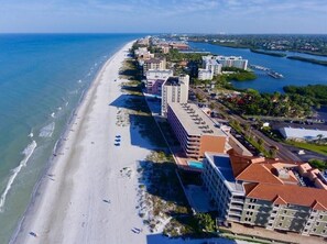 Beach nearby, sun-loungers, beach towels