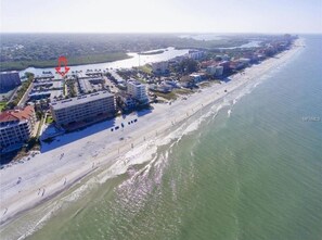 Beach nearby, sun-loungers, beach towels