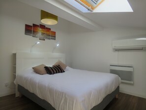 1 bedroom, iron/ironing board, WiFi - Historic center apartment with terrace at the door of the Camargue (Saint-Gilles)