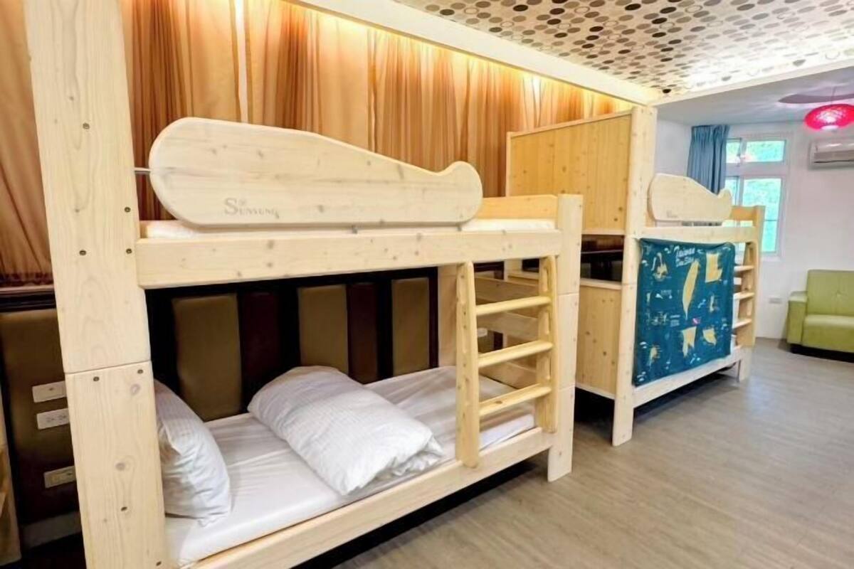 Rideaux occultants, chambres insonorisées, Wi-Fi gratuit, draps fournis