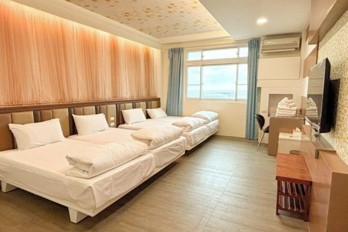 Quadruple Room-Four Single Beds
