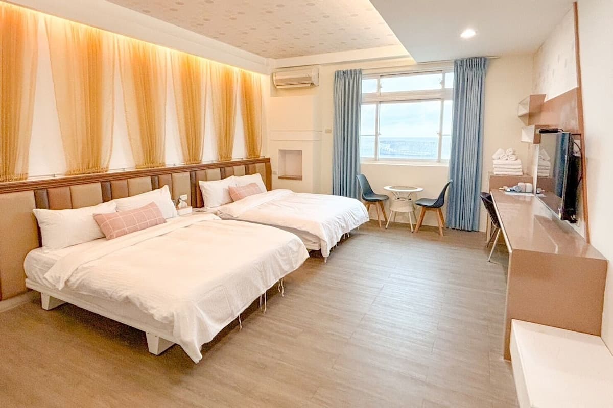 Blackout curtains, soundproofing, free WiFi, bed sheets