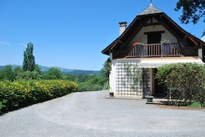Exterior - Charming Small Cottage in Soule (MENDITTE)