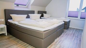 Classic Apartment | Hypo-allergenic bedding, laptop workspace, soundproofing