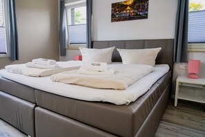 Ropa de cama hipoalergénica y espacio para trabajar con laptop 