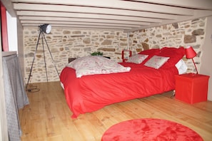 2 chambres, fer et planche à repasser, Wi-Fi gratuit, draps fournis