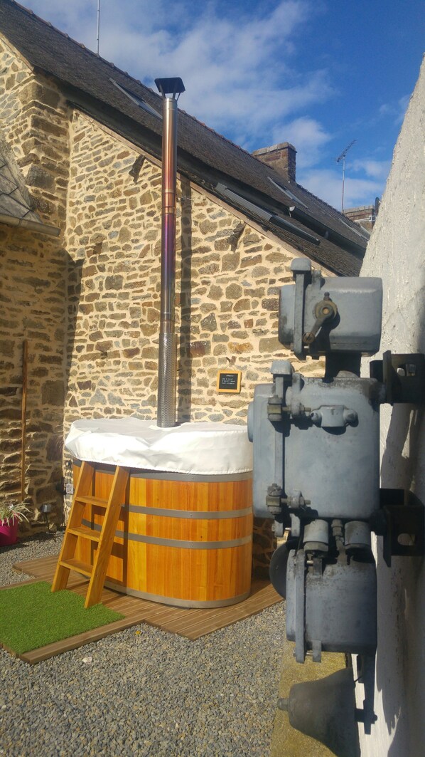 Property grounds - The Den Land and Sea 15km from Mont Saint Michel (Vieux-Viel)