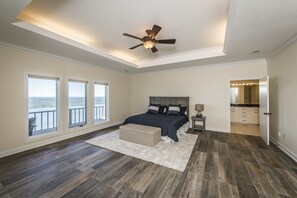 5 bedrooms, iron/ironing board, free WiFi, bed sheets - Breathtaking Lakeview Home in Diamond Bluff (Quitman)