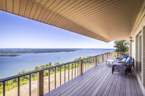 Breathtaking Lakeview Home in Diamond Bluff