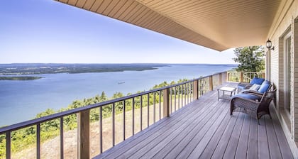 Breathtaking Lakeview Home in Diamond Bluff