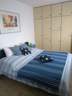 1 chambre, bureau, fer et planche à repasser, Wi-Fi gratuit