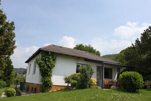 Exterior - well-equipped "Ferienhaus Rosental" (Aue)