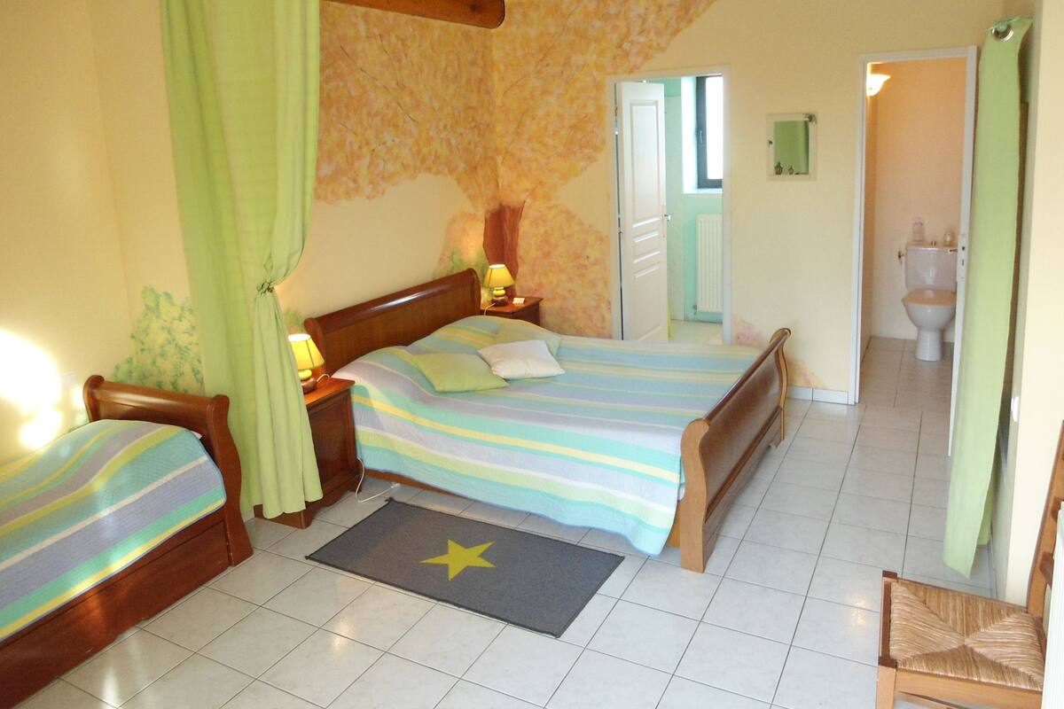 Habitación, planta baja (Arbre) | Escritorio, cortinas opacas, cunas (de pago) y wifi gratis