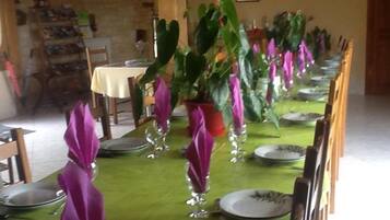 Sudah termasuk sarapan ala kontinental setiap hari