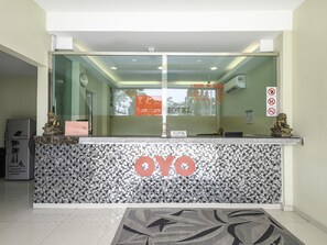 ฝ่ายต้อนรับ