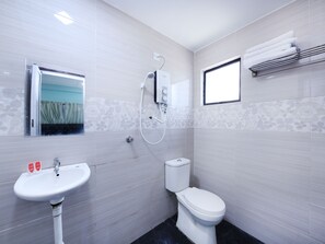 Family Suite | Bathroom