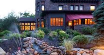 Wine Down Bungalow-Newly Renovated, Perfect For Two! Your private lake break!