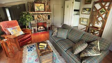 TV, fireplace, DVD player, stereo