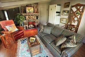 TV, fireplace, DVD player, stereo