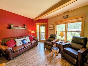 Een smart-tv en een open haard