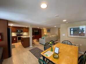 Dining - Beautiful Ocean Terrace Beach House with High-Speed Internet at North End (Seaside Heights)