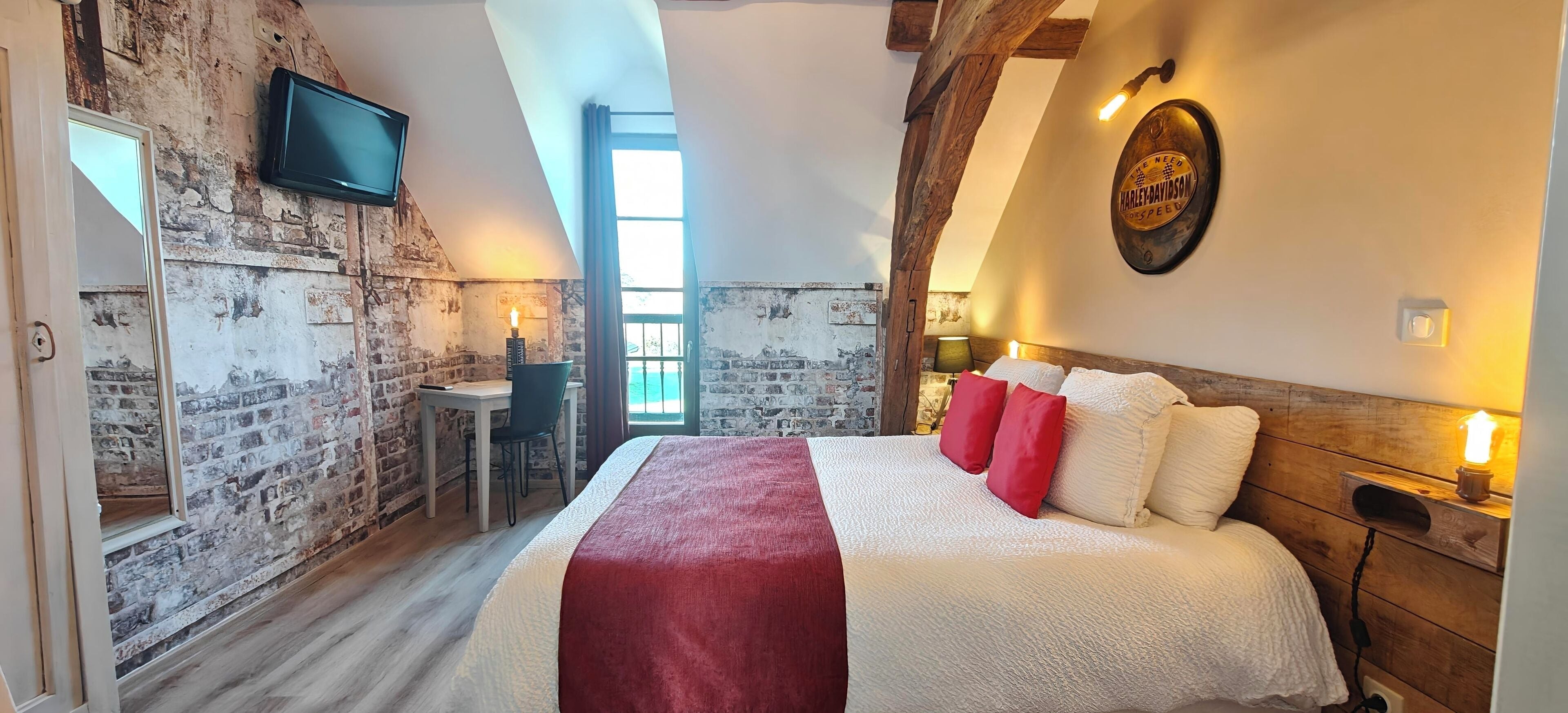 Standard Double Room, Private Bathroom, Garden View (LA GRAVELLE) | Individually decorated, individually furnished, desk, laptop workspace