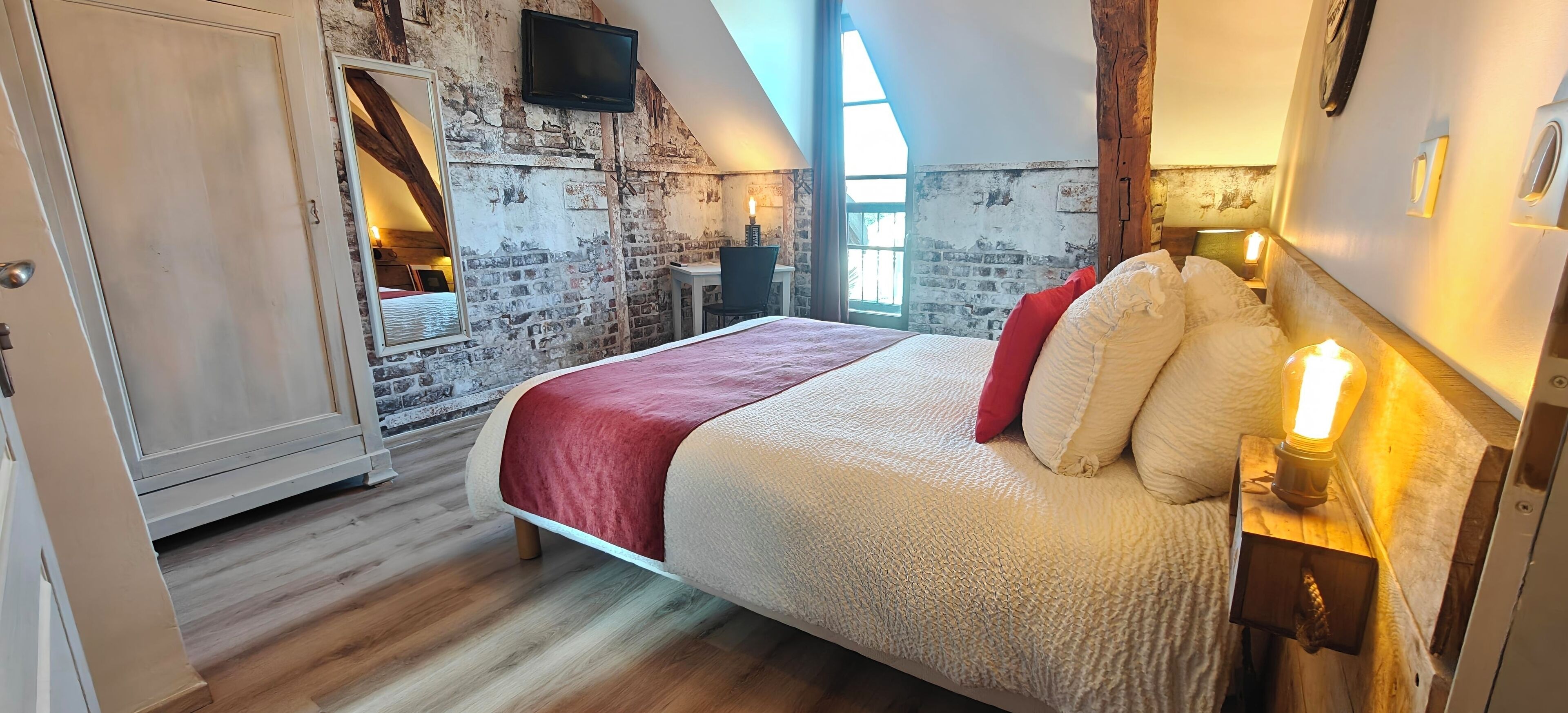 Standard Double Room, Private Bathroom, Garden View (LA GRAVELLE) | Individually decorated, individually furnished, desk, laptop workspace