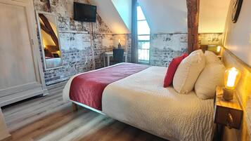 Kahden hengen standard-huone, oma kylpyhuone, näköala puutarhaan (LA GRAVELLE) | Yksilöllisesti sisustettu, yksilöllisesti kalustettu, työpöytä