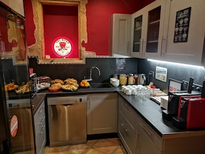 Termasuk sarapan bufet setiap hari