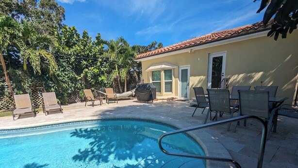 A swimming pool with lounge chairs and a covered grill area. - 3/2 Heated Private Pool, 5 Min to Beach (Lantana)