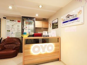 Quầy tiếp tân