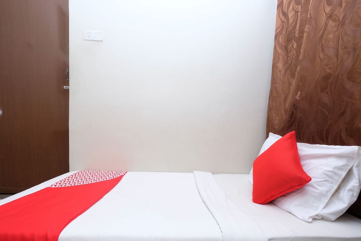 Chambre simple Standard | Bureau, accès au Wi-Fi (inclus), literie fournie