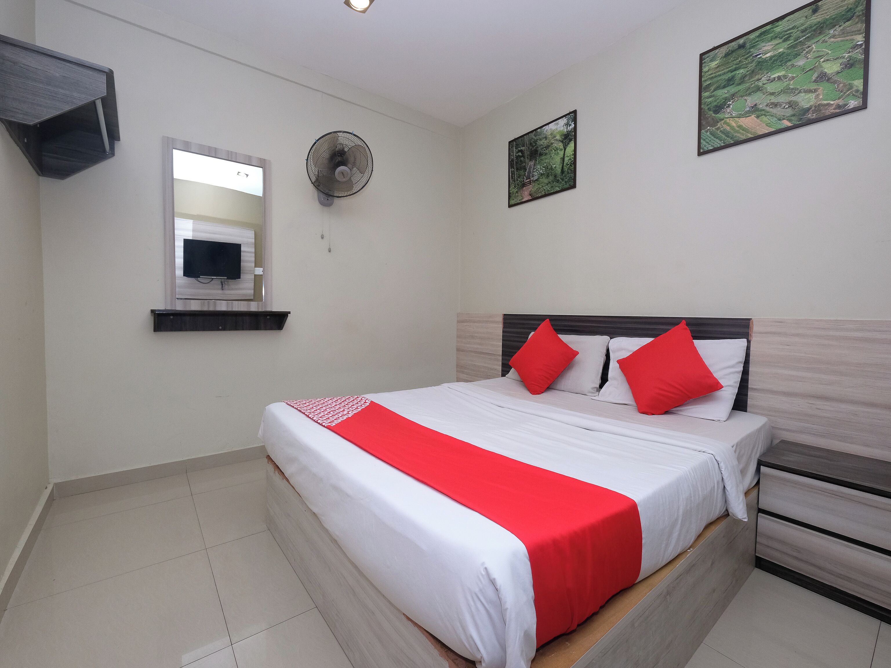 Standard Double Room | Desk, WiFi (free), bed sheets
