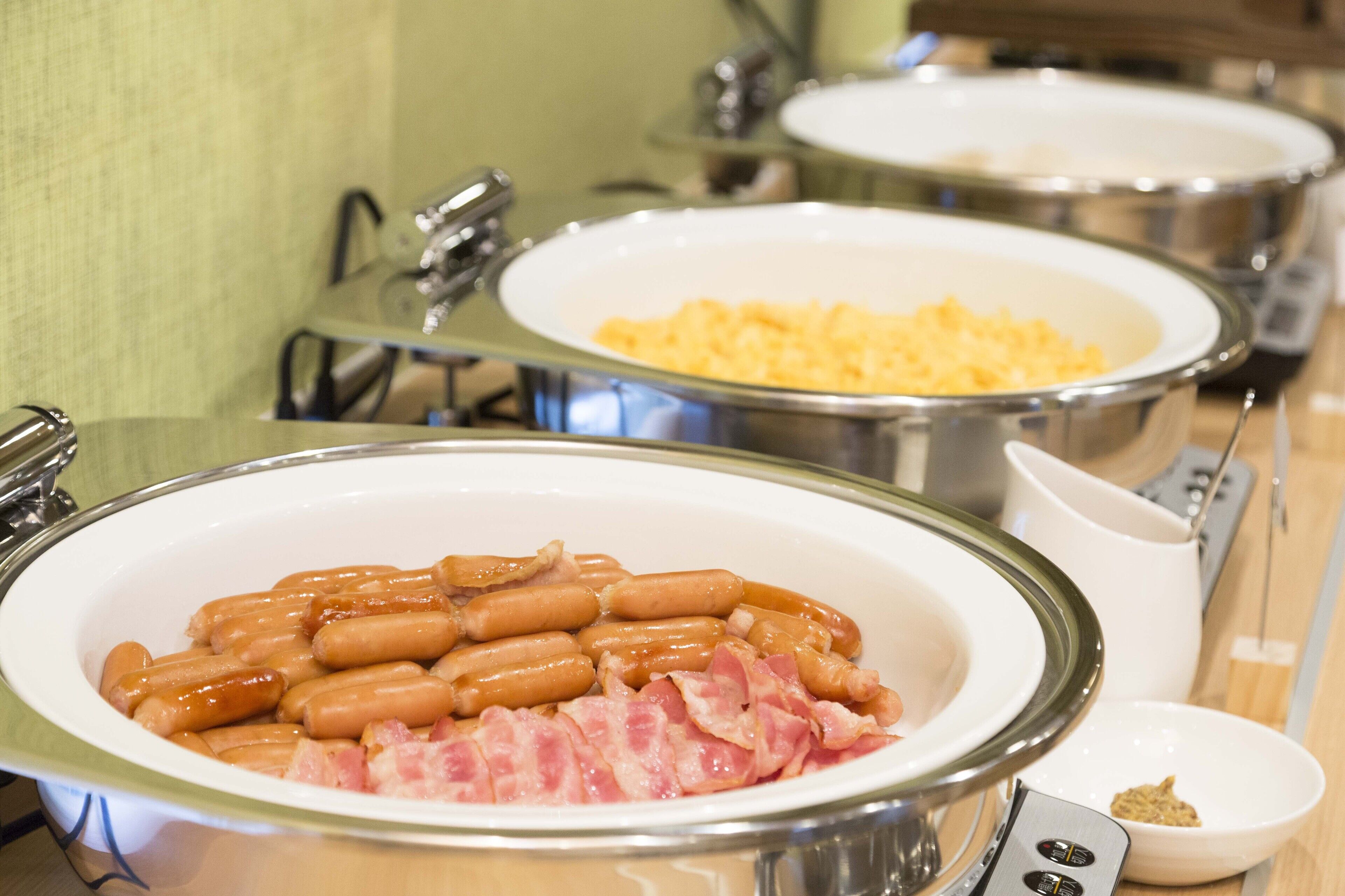 daily buffet breakfast (jpy 1650 per person)
