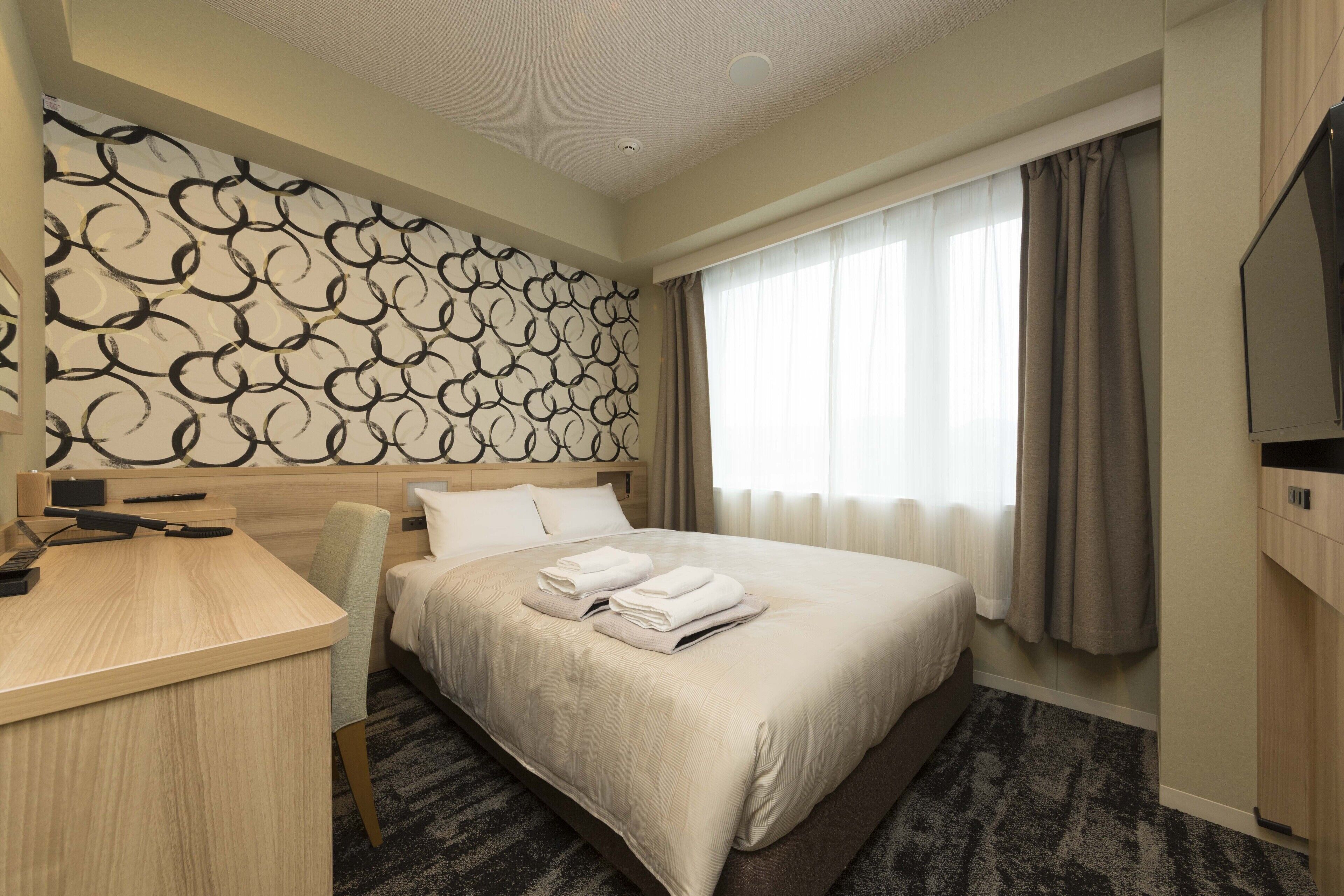 standard room | down duvets, in-room safe, desk, soundproofing