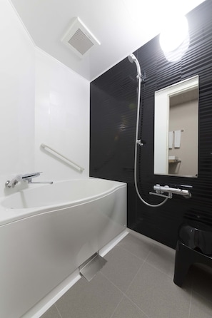Chambre exécutive avec lits jumeaux | Salle de bain | Pantoufles, bidet, serviettes fournies
