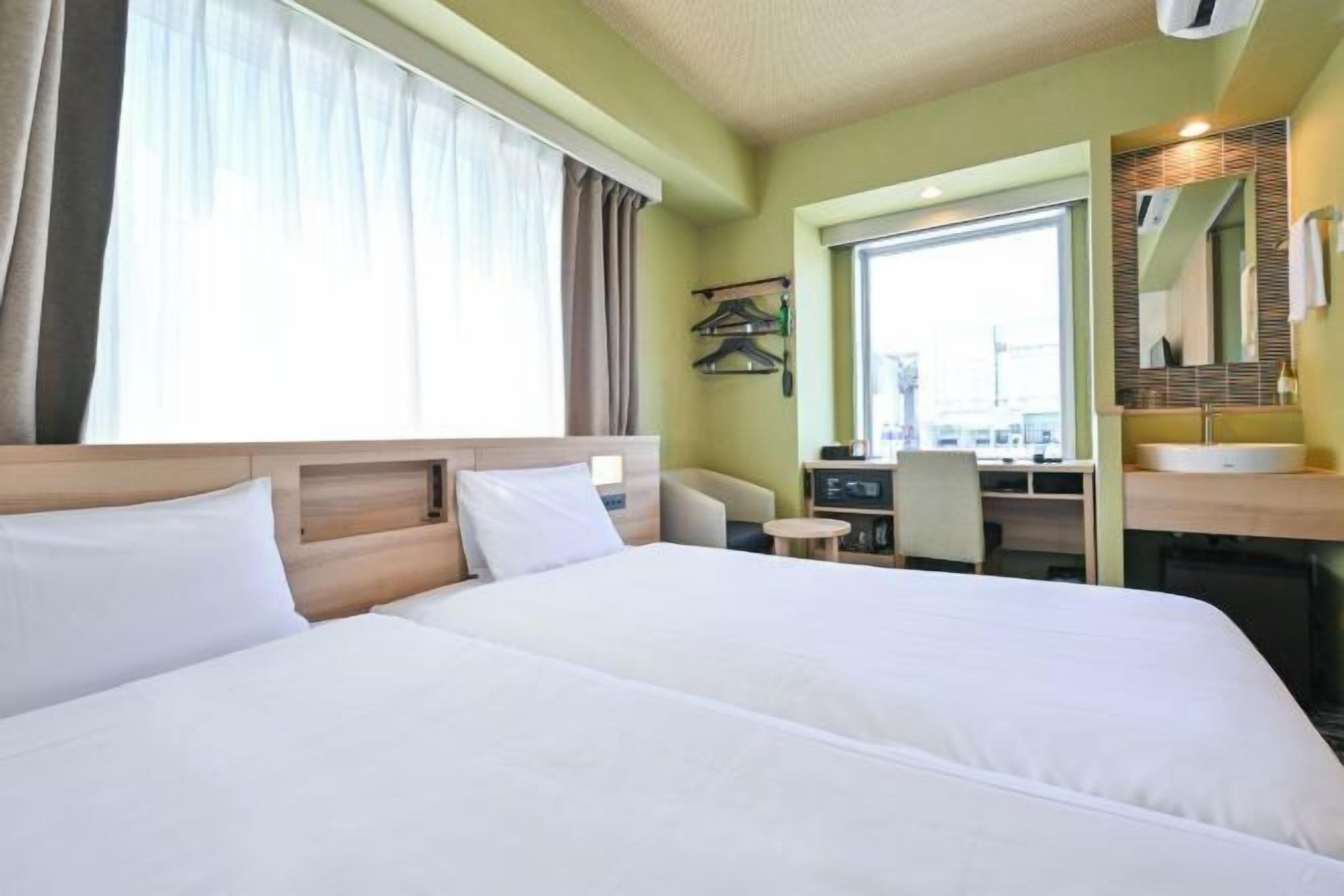 Down duvets, in-room safe, desk, soundproofing