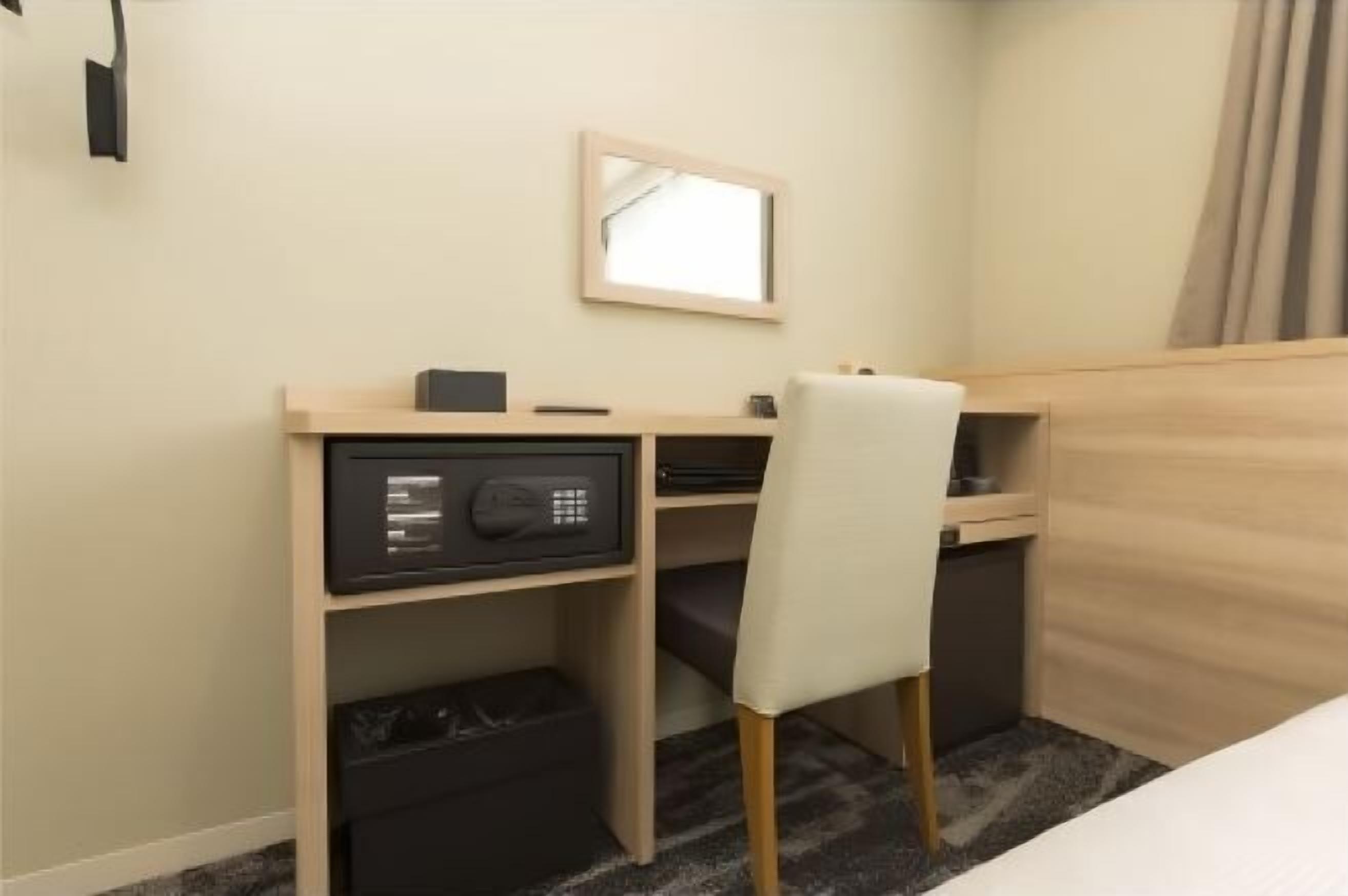 Daunenbettdecken, Zimmersafe, Schreibtisch, schallisolierte Zimmer