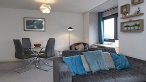 Unclassified image, 3 of 25, button - Higher Living - Southampton City Penthouse (Southampton)