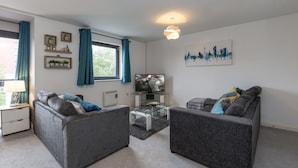 Unclassified image, 5 of 25, button - Higher Living - Southampton City Penthouse (Southampton)
