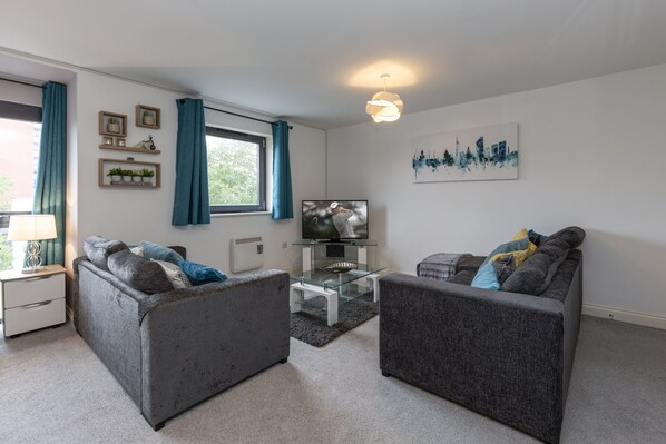Apartment, Private Bathroom, City View | Lounge