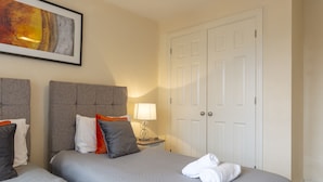 Unclassified image, 4 of 25, button - Higher Living - Southampton City Penthouse (Southampton)