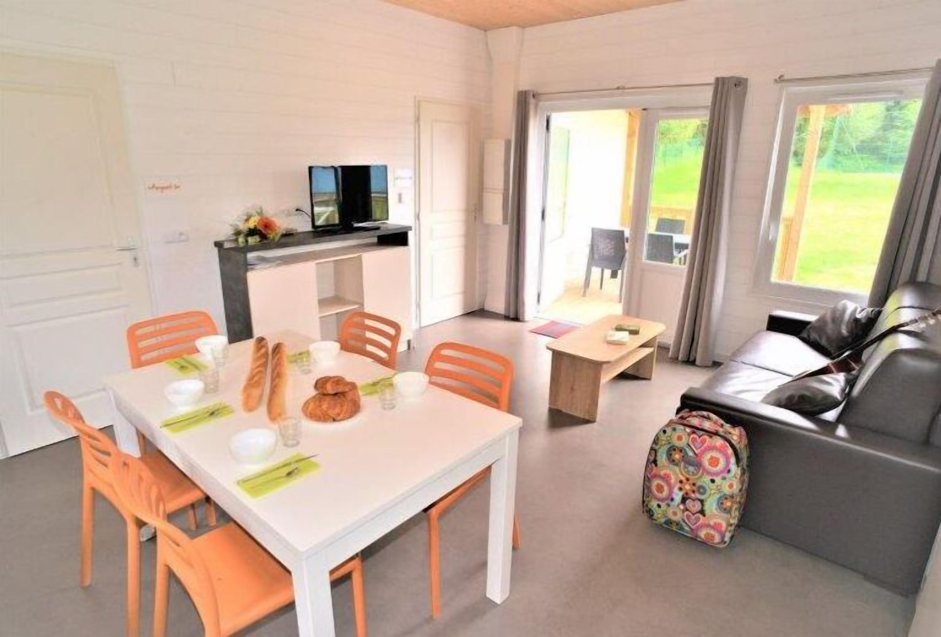 Mobile Unterkunft, 2 Schlafzimmer (4/6 personnes - Savanah) | Wohnbereich | 80-cm-Flachbildfernseher mit Digitalempfang, Fernseher