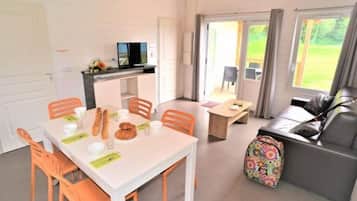 Mobile Unterkunft, 2 Schlafzimmer (4/6 personnes - Savanah) | Wohnbereich | 80-cm-Flachbildfernseher mit Digitalempfang, Fernseher