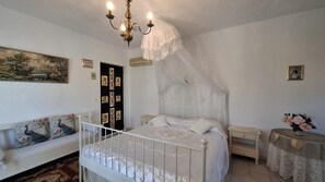 1 bedroom, in-room safe, iron/ironing board, WiFi