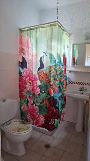 Shower, hair dryer, towels, soap - Castellino Studios - Superior Double Suite (Large Terrace + Sea View) (Faliraki)