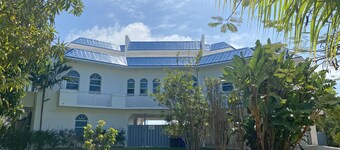 Seaside Sanctuary 5 bed, 5 bath pool home