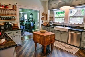 Fridge, microwave, oven, stovetop - Charm and Comfort in Quiet Lodi Neighborhood (Lodi)