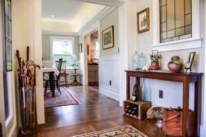 Smart TV, books, music library, video library - Charm and Comfort in Quiet Lodi Neighborhood (Lodi)