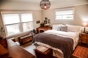 4 bedrooms, desk, iron/ironing board, travel crib - Charm and Comfort in Quiet Lodi Neighborhood (Lodi)